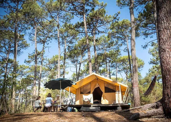 Huttopia De مكان تخييم 3*